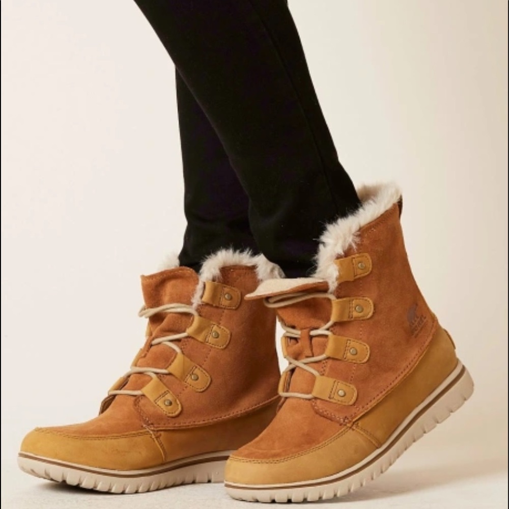 Sorel Cozy Joan Waterproof Snow Boots. Size 8